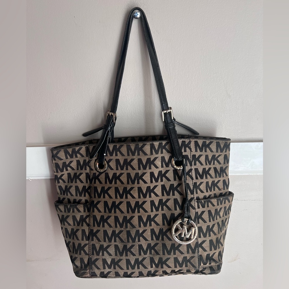 Michael Kors Large Black Signature Jet Set Shoulder Bag Tote Three Compartments - Picture 1 of 3